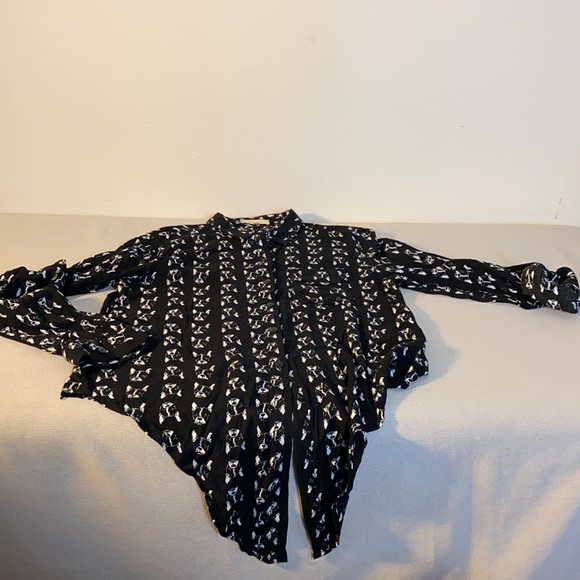 Bull dog print button-up tie off top - Picture 15 of 15